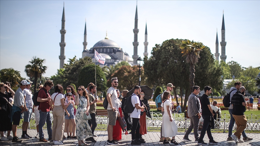 turizmde nisan surprizi gelen yabanci sayisi beklentiyi asti 0 azZkFeHf