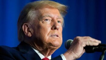 trump hakkindaki skandallar zinciri buyuyor suclamalar davalar ve anketlerde cokus chdaUKGq