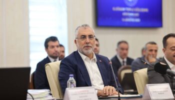 8 donem kamu toplu sozlesmesinde 11 hizmet kolunda anlasma saglandi a4vfIJCp