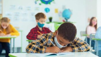 okullar acildi covid 19 vakalari artti uzmanlar covid icin uyardi aHe62555